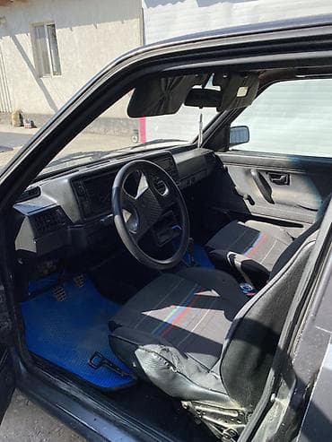 audi 4: Volkswagen Golf: 1990 г., 1.8 л, Механика, Бензин, Хэтчбэк — 9