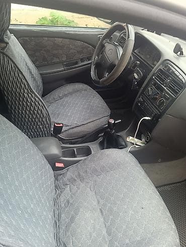 Унаа сатуу: Toyota Avensis: 1997 г., Кол менен иштөөчү, Седан — 3