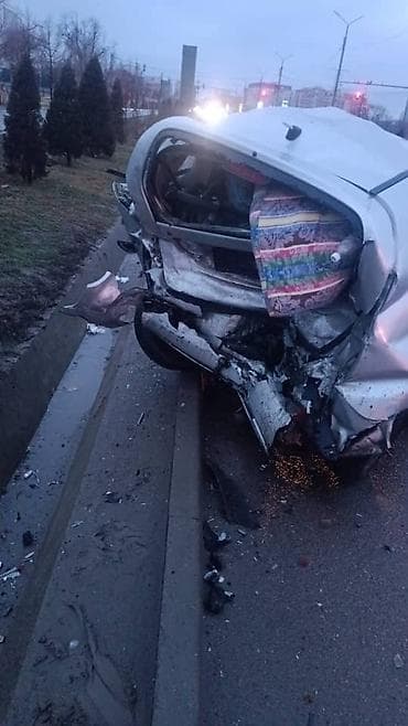 зузуки лиана: Suzuki Liana, серебристый хэтчбек/седан (KG номера 06 • 136 APV) — 3