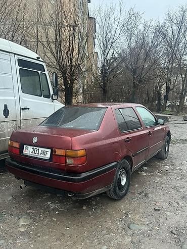 Volkswagen Vento: 1992 г., Ручные, Бензин, Седан