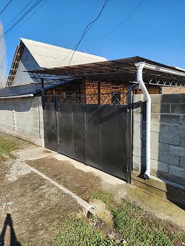 продаю связи с переездом: 🏡 Срочно продается дом в ж/м Ак-Босого, г. Бишкек Продается уютный — 2