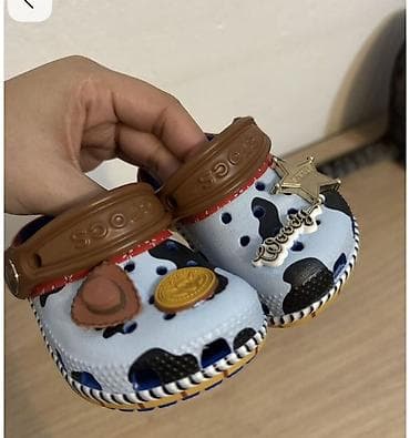 Детская обувь: Crocs есть 2 пары 
C 10 (16 см) больше мерит на размер — 2