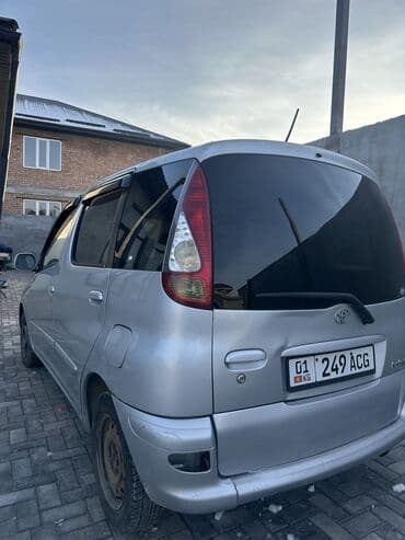 Toyota Funcargo: 2004 г., 1.3 л, Минивэн