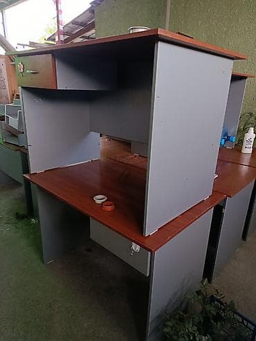 Офис эмереги: Офисные столы-стойки с перегородками - Модульная конструкция: рабочие — 1