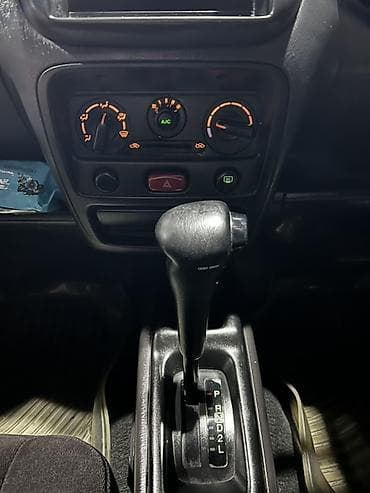 Транспорт: Suzuki Swift: 2003 г., 1.3 л, Автомат, Бензин, Хэтчбэк — 9