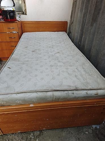 used bed: Полуторка с изголовьем + матрас — 1