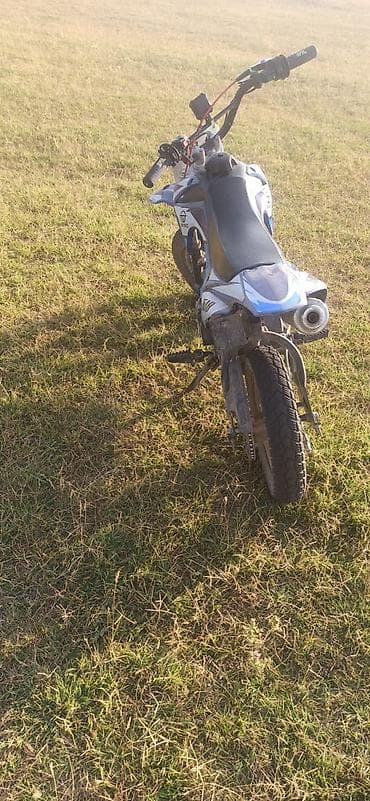 мотоциклы классика: Питбайк (мини-мото) класса off-road, сине-белая раскраска с номером — 1