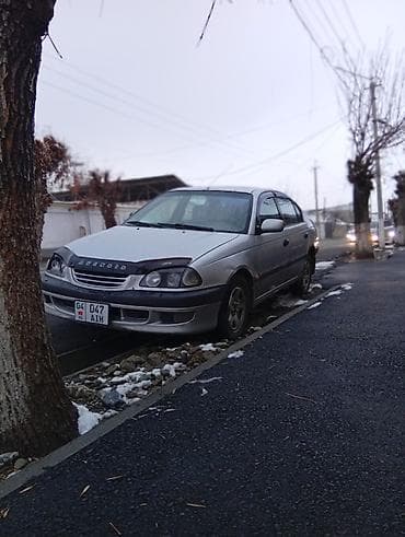 Toyota Avensis: 2009 г., 1.6 л, Механика, Бензин, Седан — 2