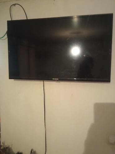 LED-телевизор AURORA (диагональ примерно 40–43"). Особенности: -