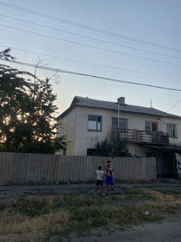продаю дом бишкек чон арык: Полдома, 6 м², 4 комнаты, Собственник, Старый ремонт — 1