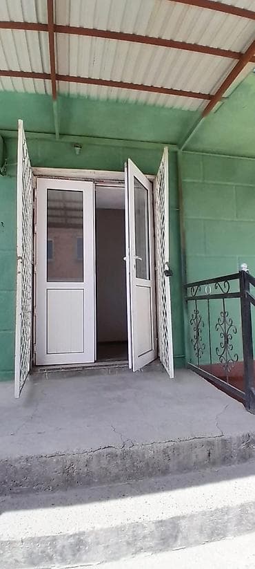сдаю паркинг: Аренда офисов, 100 м², В жилом комплексе, С отдельным входом, С отдельным сан узлом, С последующим выкупом — 1