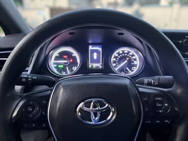 corolla runx: Сдам в аренду. Тойота камри 70. Гибрид. 2018. По суточно.Возраст выше — 5