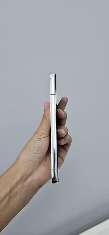 galaxy z flip3 5g цена: Смартфон Samsung Galaxy S22 (белый) — 3