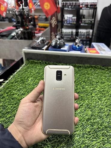 mi poco: Samsung Galaxy A6, Б/у, 32 ГБ, цвет - Золотой — 1