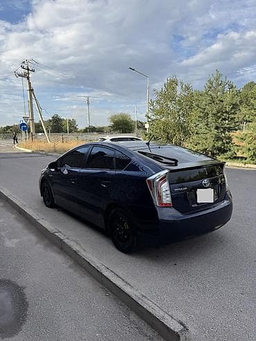 Toyota Prius: 2014 г., 1.8 л, Вариатор — 4