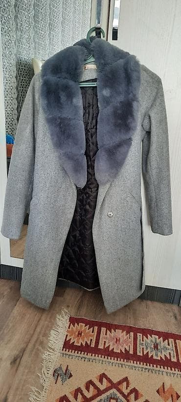с воротником: Продаю пальто зимние одевала пару раз воротник снимается, раз 44 — 1