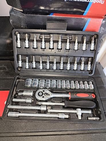 Набор ручного инструмента в кейсе Комплектация: - Трещотка 1/4" с