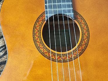 музык: Продаю классическую гитару Yamaha C40. Покупалась 4 года назад в — 7