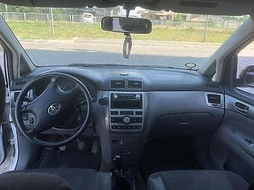 Toyota Avensis Verso: 2002 г., 2 л, Механика, Дизель, Минивэн — 3