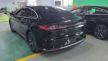 li auto: BYD E9: 2021 г., Седан — 4