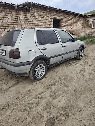 Volkswagen Golf: 1993 г., 1.8 л, Механика, Бензин, Хэтчбэк