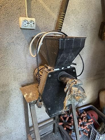 кукуруза рушенный: Электрическая зернодробилка/кормоизмельчитель на станине - Тип — 1