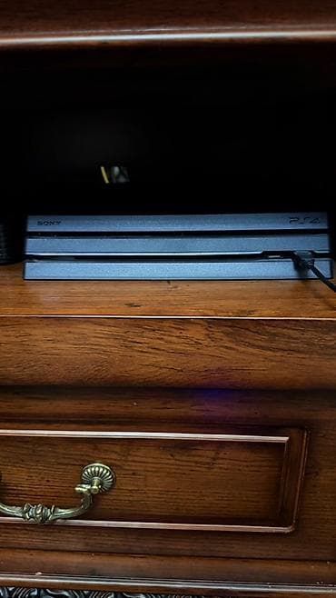 Игровая консоль Sony PlayStation 4 Pro (PS4 Pro), цвет черный. Новый