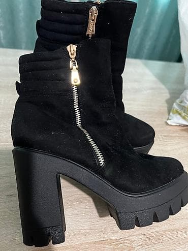 Ботинки и ботильоны: В отличном состоянии!
Носила 2 раза
Возможна примерка — 5