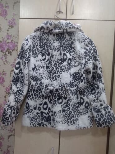леопардовые вещи: Продается лёгкая женская курточка леопардовой расцветки.Очень — 2