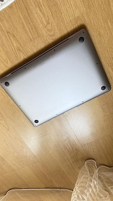 макбук: Apple MacBook Air 13” M1 (2020), серебристый Продаю MacBook Air M1 — 4