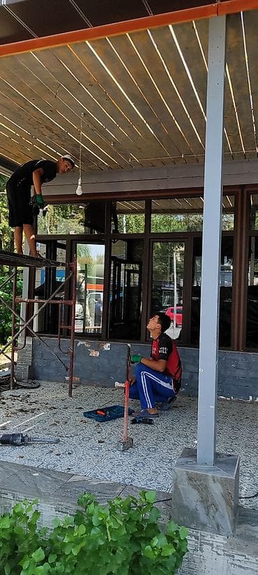 Ички жасалга: Дубалдарды бузуу, Полдорду бузуу, Шыптарды чечүү | Гипсокартон дубалы, Тосмолорду бузуу, Эски шыбакты алуу | Эски тушкагаздардан тазалоо, Эски шыбоону түшүрүү, Актиташты кыруу | Ламинатты демонтаждоо, Паркетти демонтаждоо, Линолеумду демонтаждоо | Шифер чатыр, Металл черепицадан жасалган чатыр, Жумшак чатыр 6 жылдан ашык тажрыйба — 3