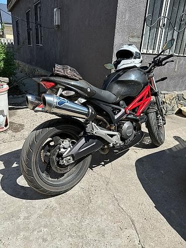 некая: Ducati Monster 696. Сейчас одет в родной пластик (первое фото). Так же — 3