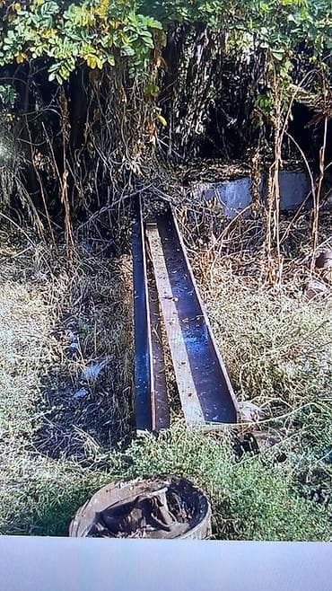 купить поддон: Две металлические балки (двутавры) Описание: - Пара длинных стальных — 1