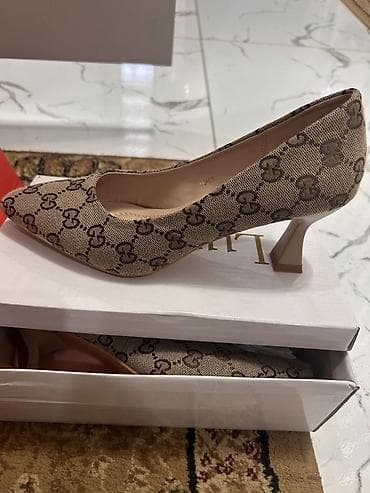 две пары: Туфли, 38, 39, Gucci, Новый, цвет - Бежевый, Платная доставка — 7