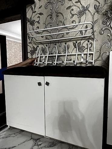 Продаю обувницу и вешалку комплект, состояние хорошая, пользовались