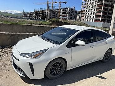corolla s: Toyota Prius: 2020 г., 1.8 л, Автомат, Гибрид, Хэтчбэк — 2