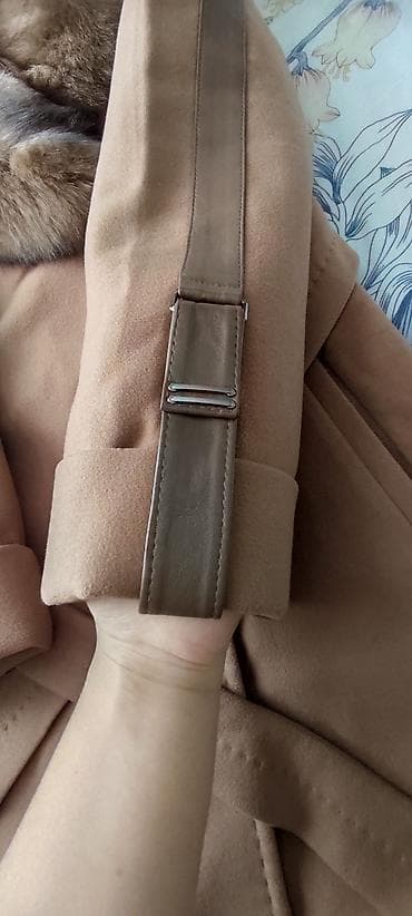 Сырт кийим: Новое пальто.Купила 15000тысячи сом. Продам 12000т.
Размер 38-40 — 2