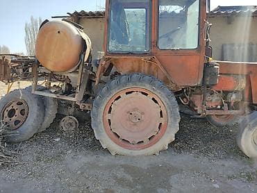 мини трактор куном: Трактор колесный с кабиной и навесным опрыскивателем, маленький — 3