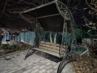 качеля для дома: Качелье и кресло качественное изделье
качелье на 4человек расчитан — 3