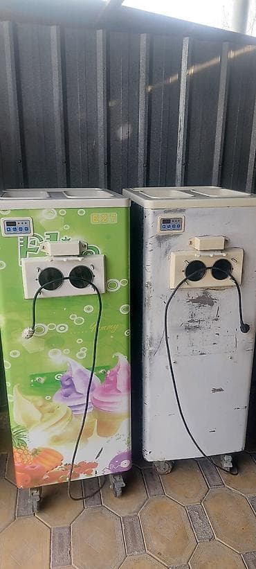 Фризеры для мягкого мороженого, напольные, на колесах, с двумя