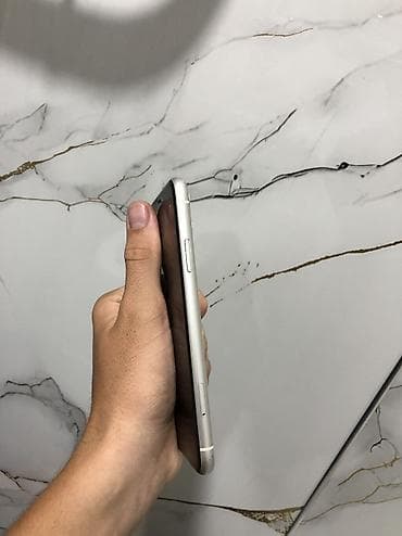 apple wathc: IPhone 11, Б/у, 64 ГБ, Белый, Чехол, 67 % — 4