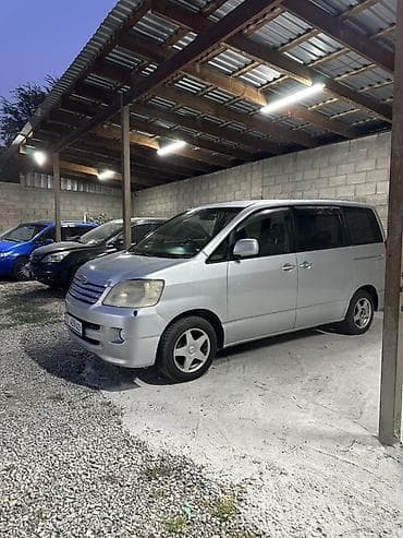 lada 2109: Toyota Noah: 2003 г., 2 л, Автомат, Бензин, Минивэн — 3