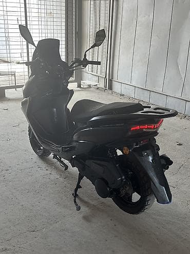 скутен: Макси-скутер Yamaha, 150 куб. см, Бензин, Б/у — 3