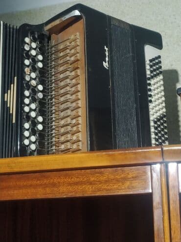 гитара акустическая цена бишкек: Зелёный баян- с.Остальные каждый. Торг есть.Находимся в городе — 7