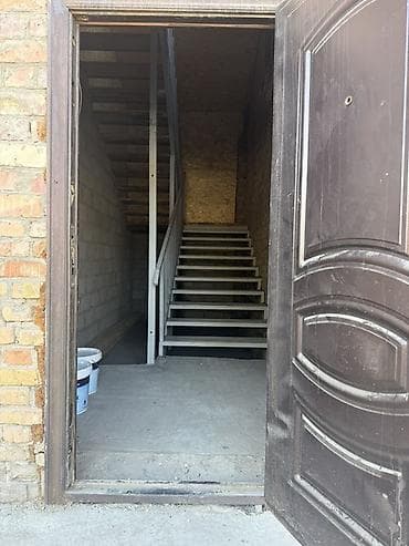 Сдаётся в аренду помещение под склад на втором этаже. 350кв м. Район