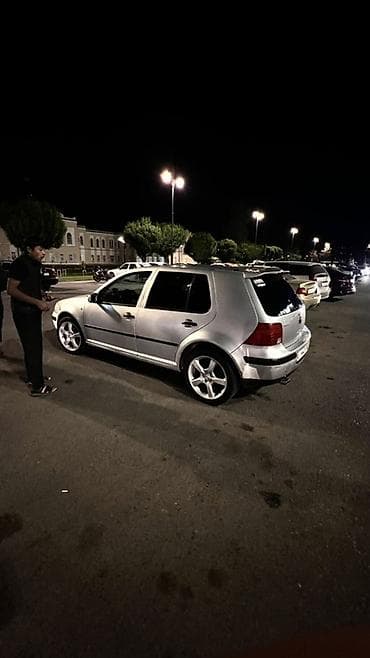 Продажа авто: Volkswagen Golf: 2002 г., 1.6 л, Механика, Бензин, Хэтчбэк — 4
