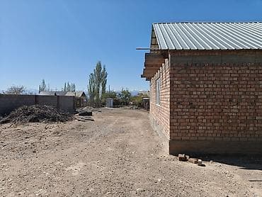 срочно дом: Продаётся одноэтажный кирпичный дом с большим огороженным участком — 2