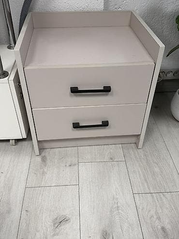 bed table: Прикроватная тумба современного дизайна, оснащенная двумя выдвижными — 1