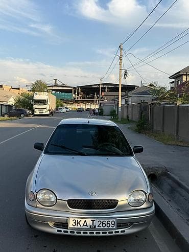 Toyota Corolla: 1999 г., 1.6 л, Механика, Бензин, Лифтбек