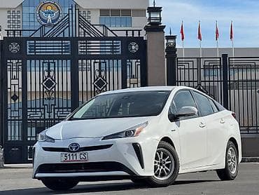 Toyota Prius: 2019 г., 1.8 л, Вариатор, Гибрид, Седан